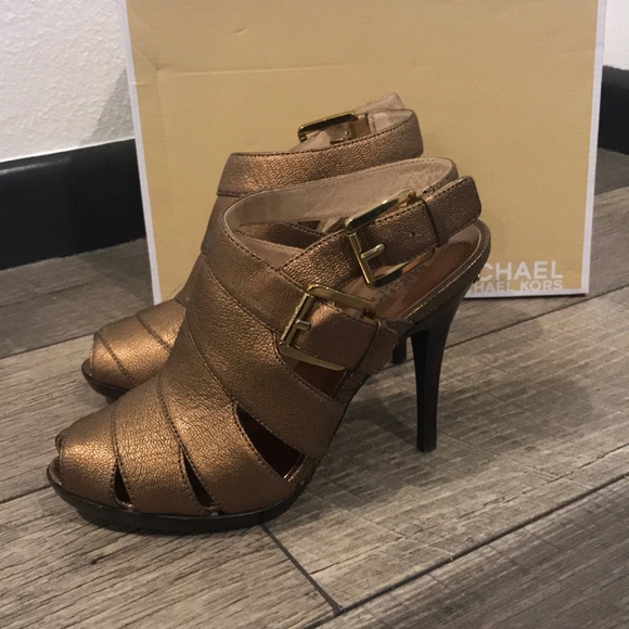 Authentic Michael Michael Kors leather heels sz 8 - Picture 1 of 7